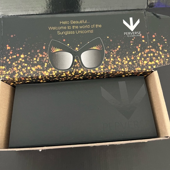 NIB Perverse Fashion Women\'s Sunglasses Gold Gray Fringe Hinge Square Shades